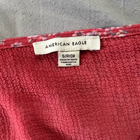 Flowy American Eagle Top - Picture 2 of 2